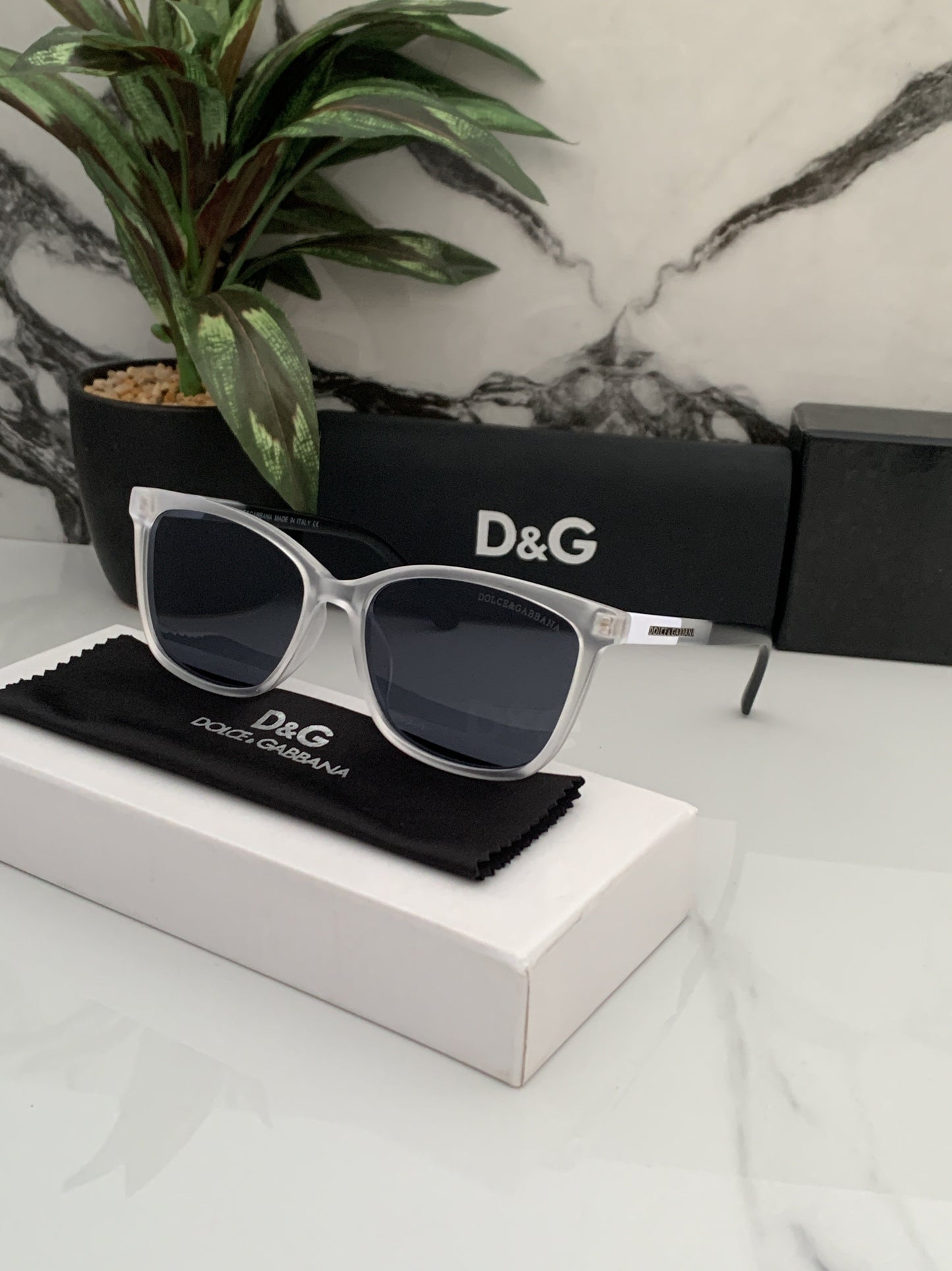 Branded D&G White Black Sunglasses (With Original Kit)