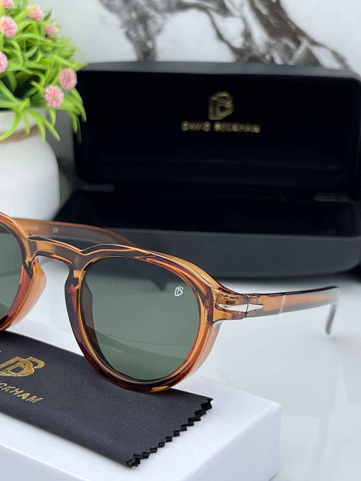 Branded Db Round Brown Green Sunglasses  (With Original Kit)