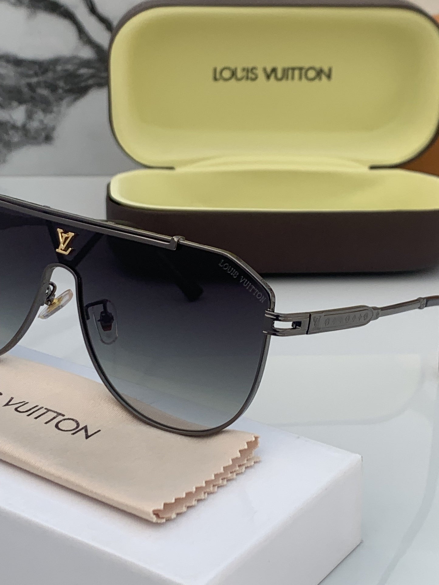 Branded Lv 22295 Sunglasses Green Shaded (With Original Kit)