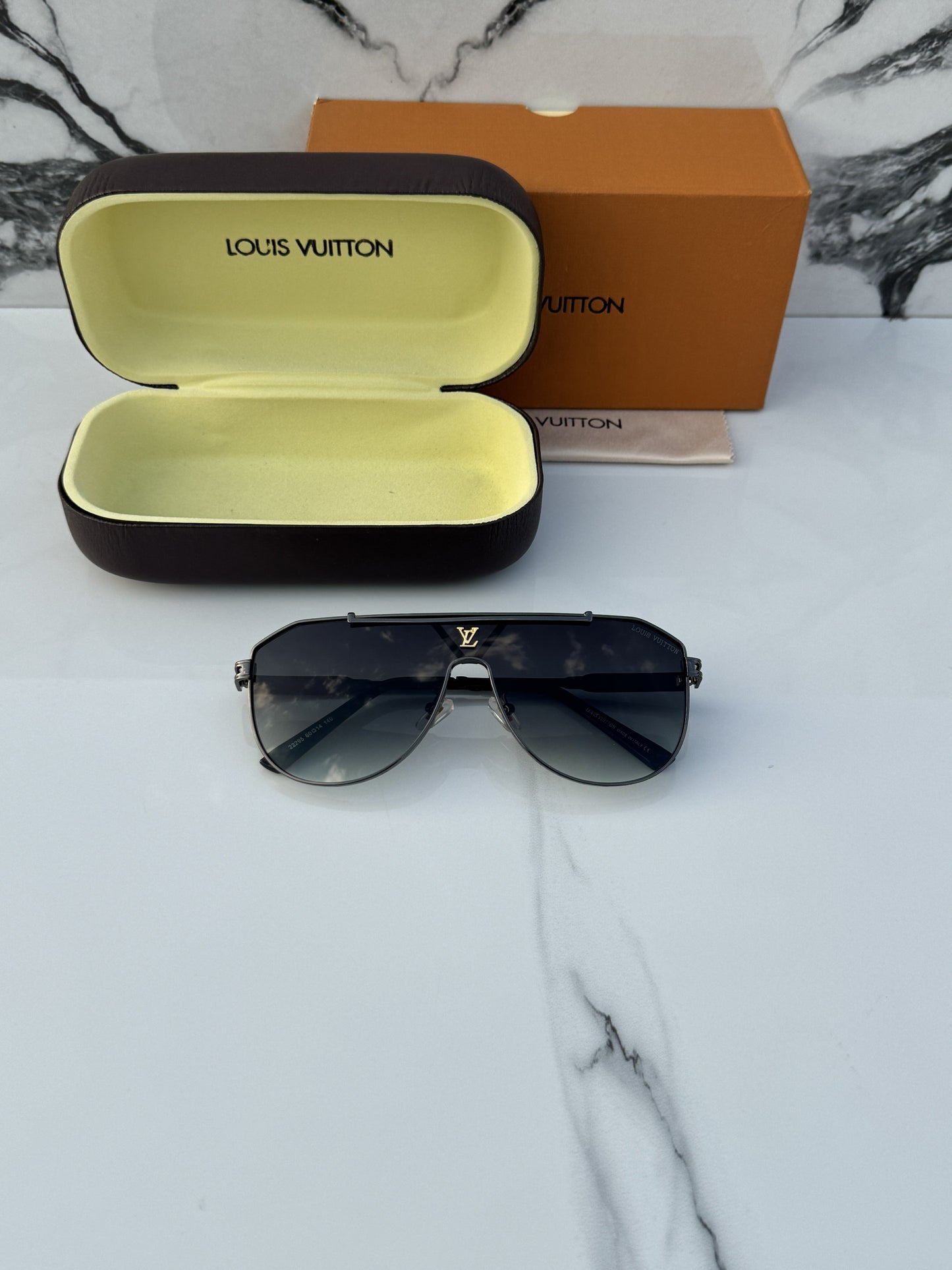 Branded Lv 22295 Sunglasses Green Shaded (With Original Kit)